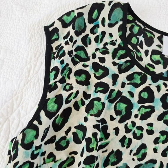 CAbi Green Leopard Print Sleeveless Blouse Women’s Size Small Animal Print Top - Picture 9 of 12